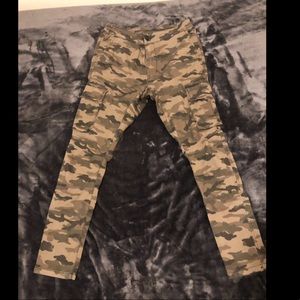 H&M Cargo Pants. Size 32. Army Fatigue Cargo Pants. Skinny Fit.